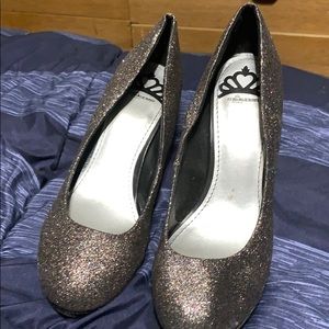 High heal sparkle pumps